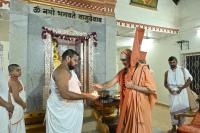 H. H. Swamiji at Shri Gurunatheshwar Gopalakrishna Temple, Chitrapur (25 Sep 2024)